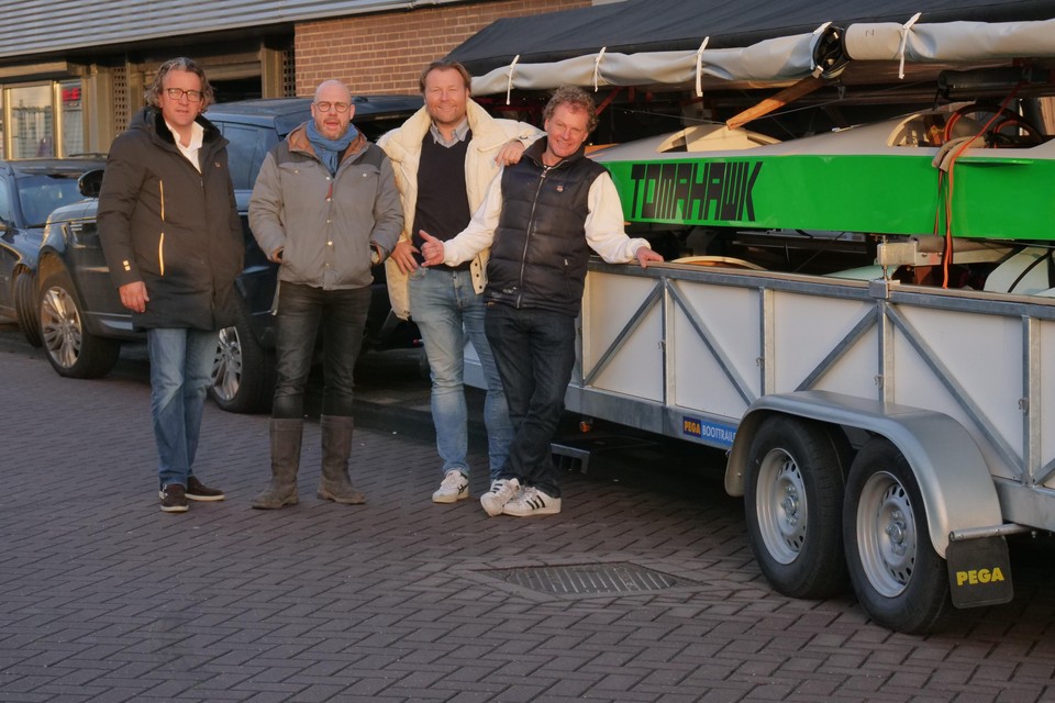 Robert Juffermans, Jaap de Vriend, Martin van Beukering en Dimitri van der Zon (vlnr) zijn klaar voor vertrek.