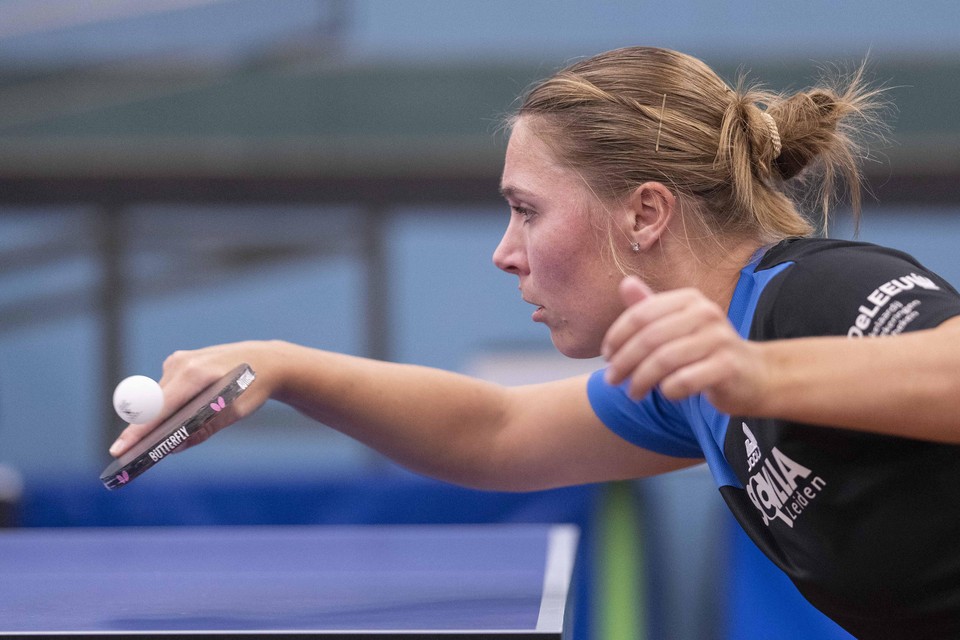 Maaike van de Pavoordt in opperste concentratie in haar partij tegen Nederlands kampioen Shuohan Men.