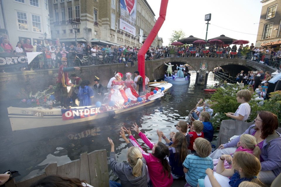 Peurbakkentocht Leiden trapt Lakenfeesten af / foto Taco van der Eb