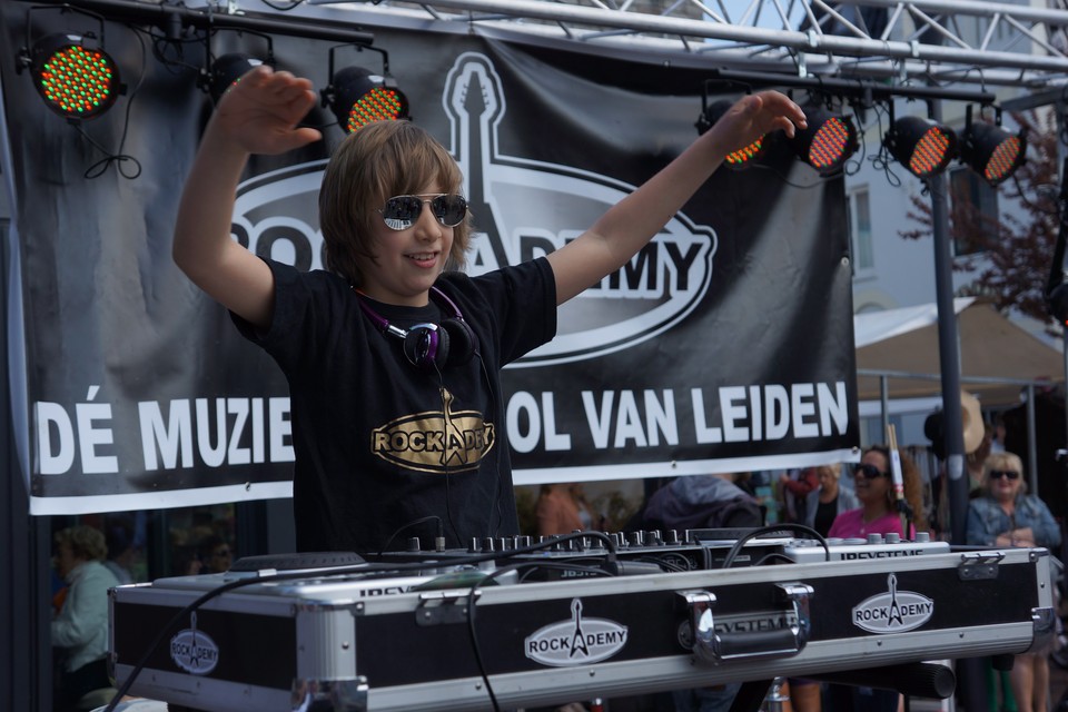 DJ Flor in actie. foto Colin Pichel