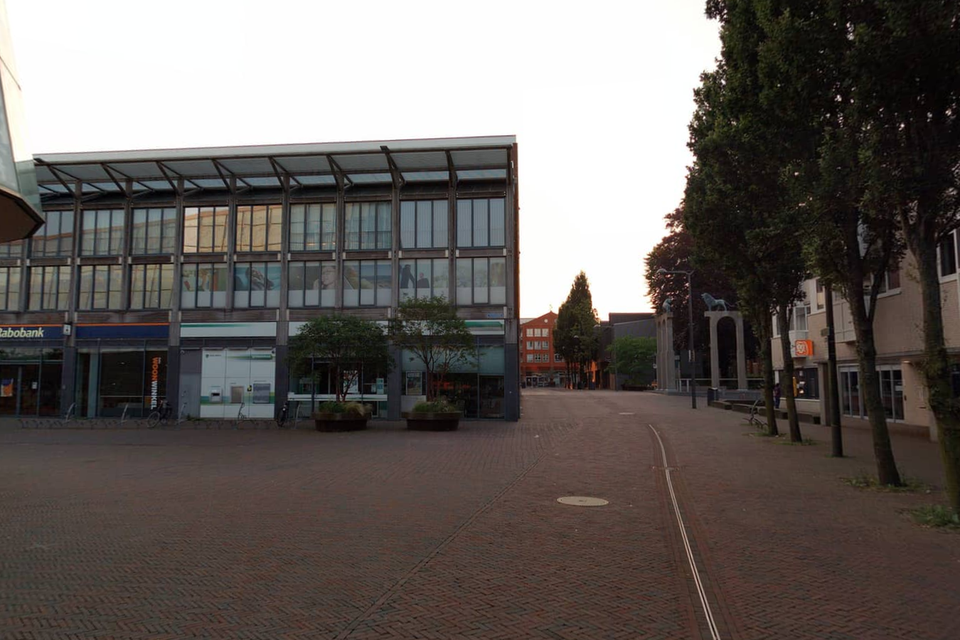 Aan het Stadhuisplein in Alphen aan den Rijn hebben zowel de Rabobank, als ABN Amro en ING een filiaal.