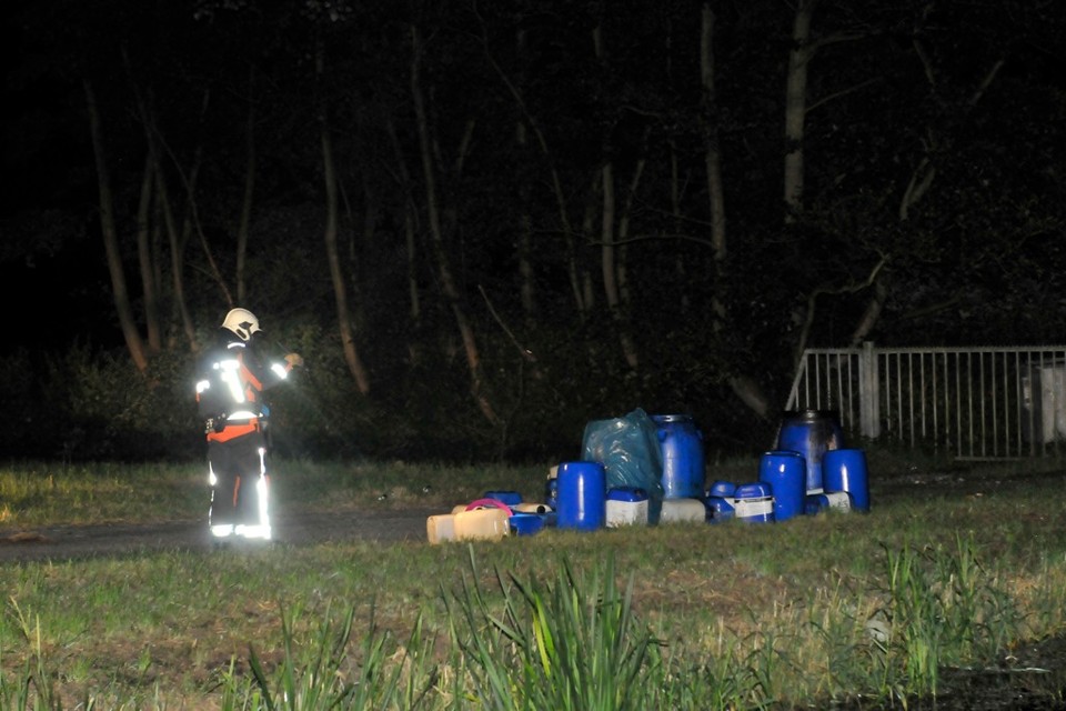 Chemicaliën aangetroffen in Zoeterwoude. Foto: Toon van der Poel