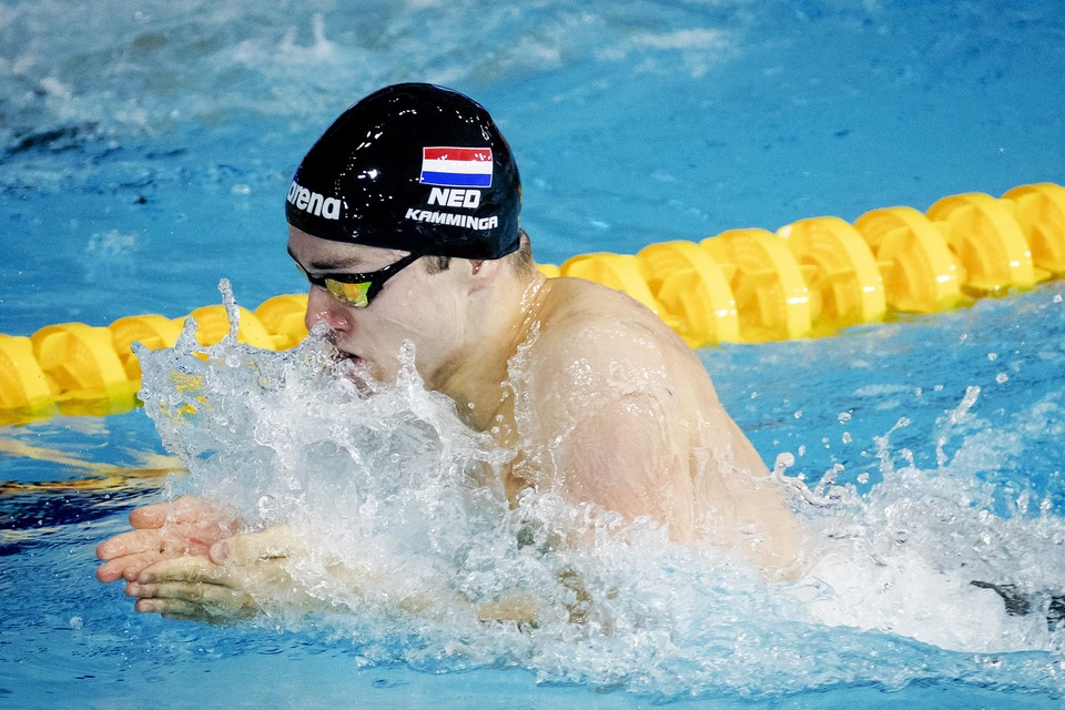 Arno Kamminga op de 100 meter schoolslag in het Tollcross International Swimming Centre tijdens het EK zwemmen 2018 in Glasgow.