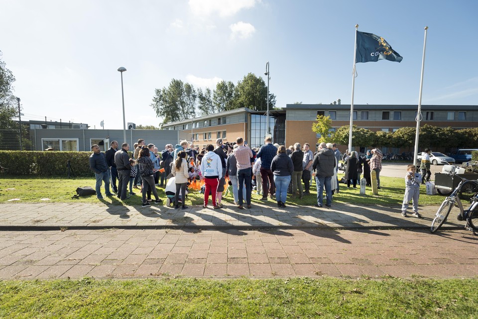 Demonstratie in Katwijk tegen de uitzetting van Hayarpi (20), Warduhi (19) en Seyran (14).