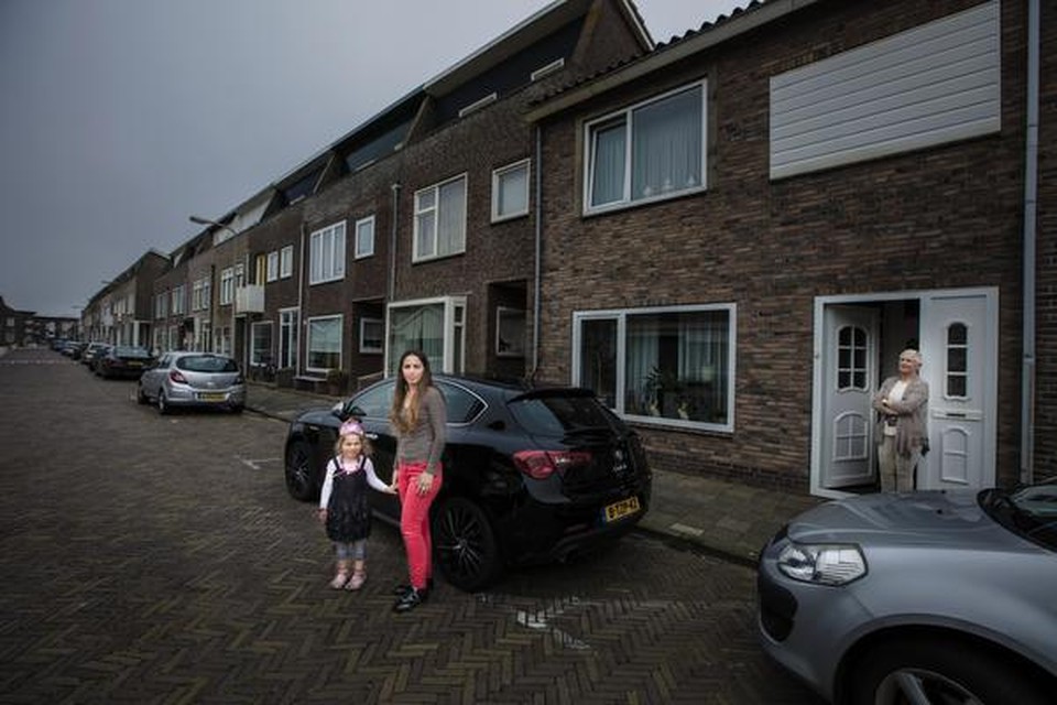 Ardita Ramadani (29) en dochte Nerona (6) wonen bij hun Katwijkse pleegmoeder.