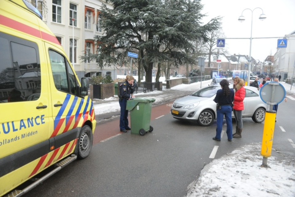 Voetganger gewond bij aanrijding in Leiden. Foto Toon van der Poel