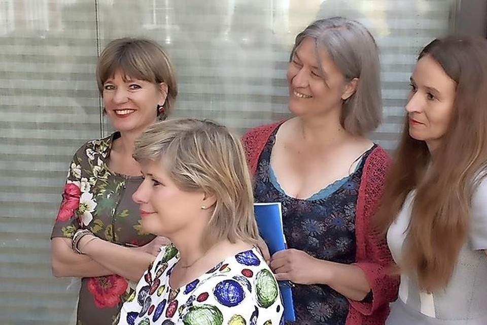 Vier vrouwelijke wethouders, vlnr: Marleen Damen (PvdA), Yvonne van Delft (GroenLinks), Martine Leewis (GroenLinks) en Fleur Spijker (D66)