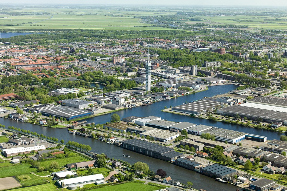Industrieterrein Rijnhaven.
