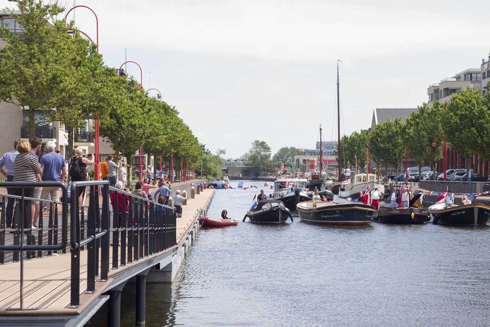 De opstapplaats van de watertaxi van Leiden naar Katwijk is bij het Prins Hendrikkanaal.