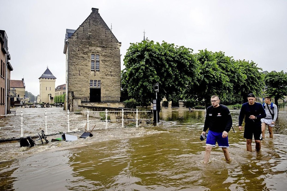 De enorme stortbui van vorig jaar juli richtte alleen al in het Zuid-Limburgse Valkenburg voor 400 miljoen euro schade aan.