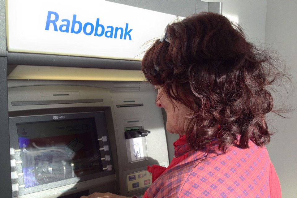 Een geldautomaat van Rabobank. Archieffoto Leidsch Dagblad
