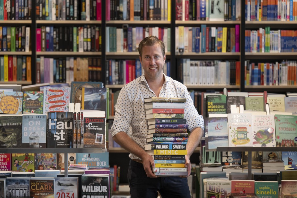 Kandidaat-boekverkoper van het jaar Joris Koek in zijn boekhandel Veenerick: ,,Boekhandels zijn essentiële winkels.’’