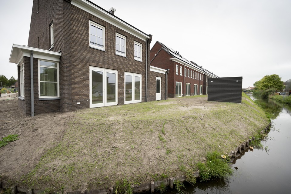 In de Lissese wijk Nieuw Meerzicht lukte het projectontwikkelaar Timpaan nog om 30 procent sociale woningbouw te realiseren, maar een stukje verderop, op het voormalige Elka-terrein zijn door Adriaan van Erk alleen 40 dure eengezinswoningen en appartementen gebouwd.