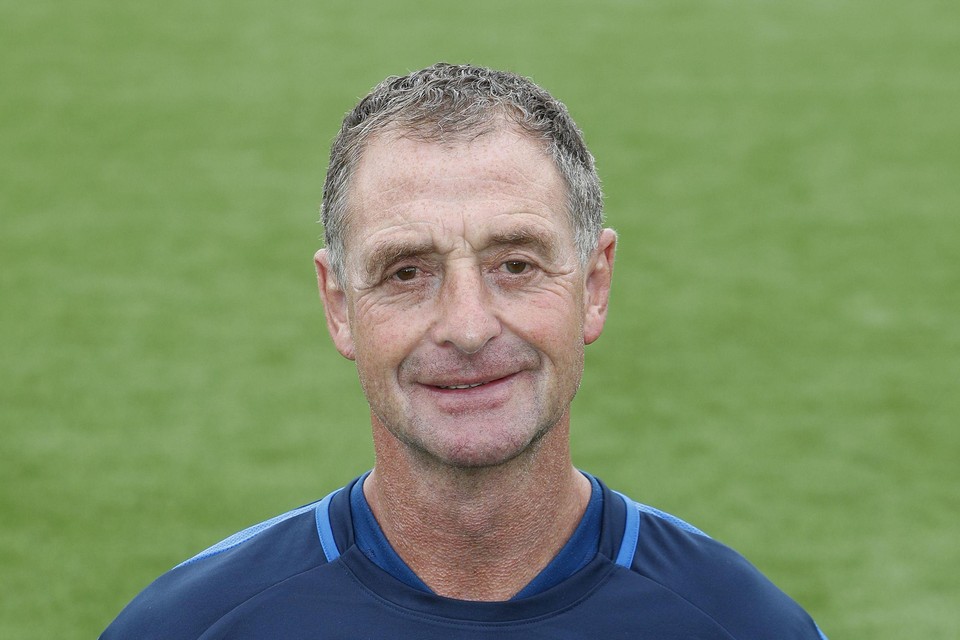 FC Eindhoven-trainer Ernie Brandts haalde zijn spelers nog voor rust van het veld.