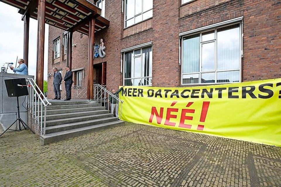 Protest tegen meer datacenters in de Wieringermeer.
