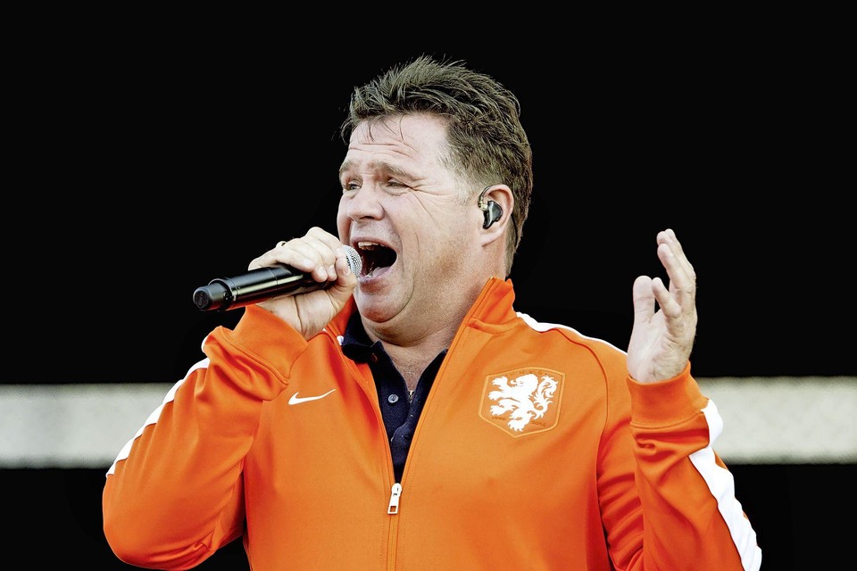 Wolter Kroes in 2014 tijdens een van zijn optreden voor Oranjesupporters.