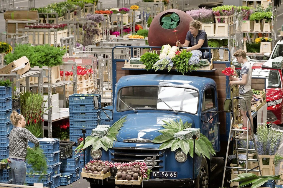 Het Rijnsburgse bedrijf Heemskerk brengt met een oude groentewagen een ode aan de oorsprong: die van krotenkoker.