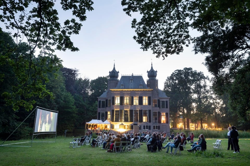 Film kijken bij Kasteel Oud Poelgeest in Oegstgeest.
