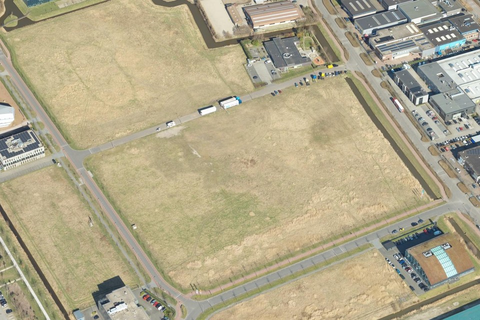 Het grasveld voor het SBIC (rechtsonder op de foto) moet het hart van de Noordwijkse Space Campus worden.