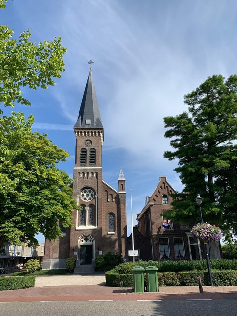 6. Sint Bavo, Leidseweg 6, 2374 AL Oud AdeArchitect is Herman Jan van den Brink. Eenbeukige kerk in neoromanse stijl. RK. Ingebruikname in 1868. Rijksmonument.