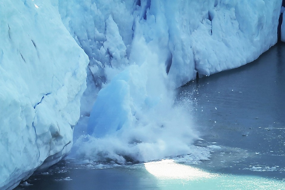 Stijgende temperaturen zijn funest voor ijsbergen en gletsjers.