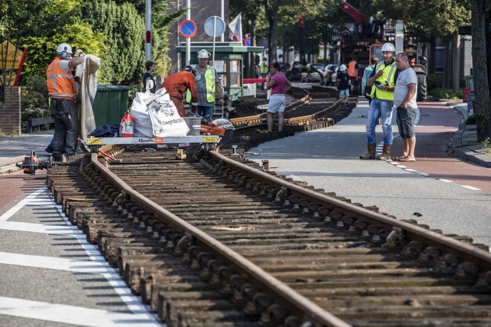 Voor de trambaan zijn gebruikte spooronderdelen verzameld, die normaal als schroot worden verkocht. Foto Hielco Kuipers