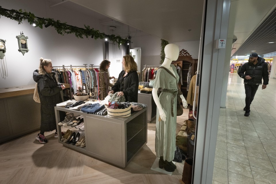 The Closet Sale in de Winkelhof in Leiderdorp is een winkel voor één dag.