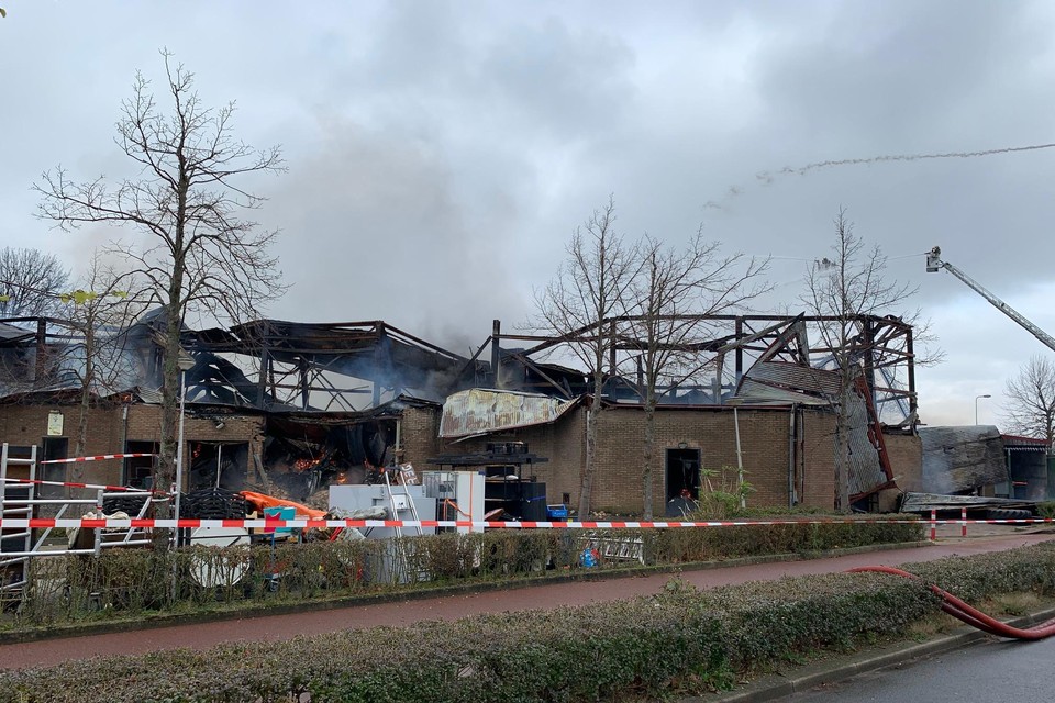 De uitgebrande Schelft in Noordwijkerhout aan het begin van de zaterdagmiddag.