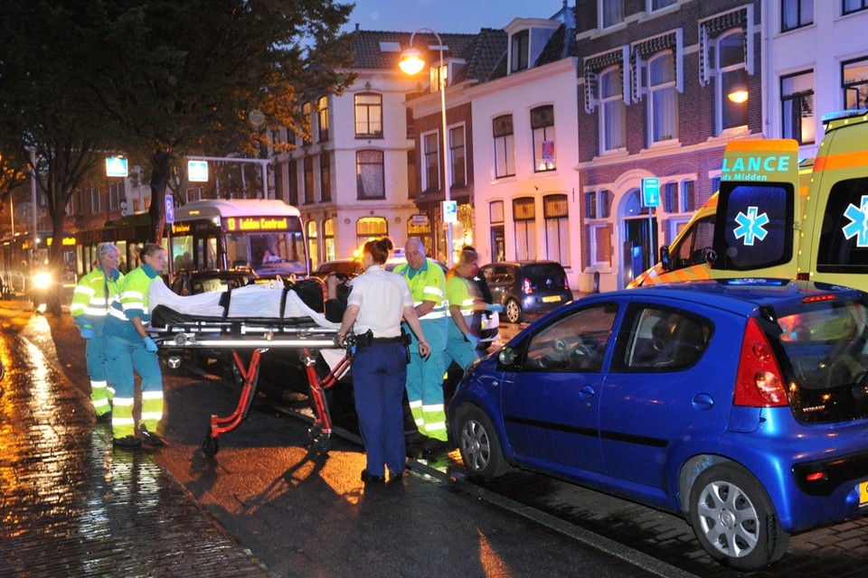 Fietser gewond door val op de Hooigracht. Foto: Toon van der Poel