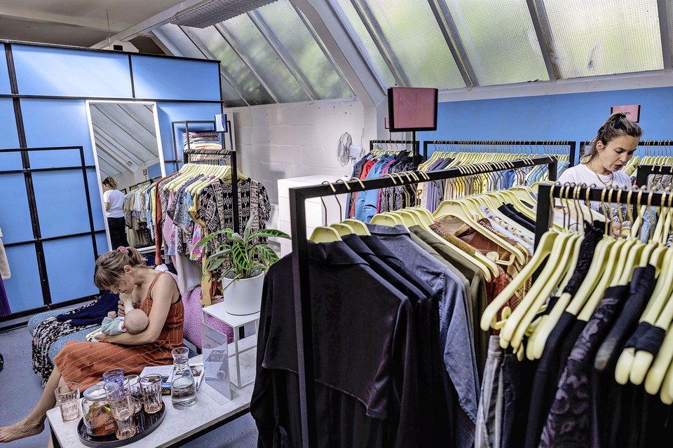 Lena Library is de eerste kledingbiblotheek van Nederland en krijgt steeds meer trouwe leners.