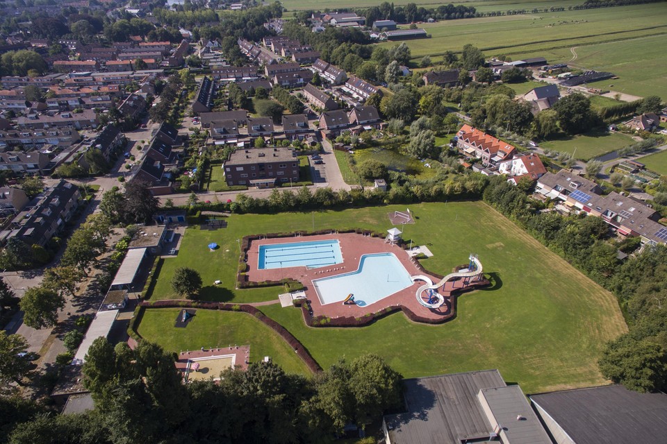 Prins Willem Alexander zwembad en woonwijk Koudekerk aan den Rijn.