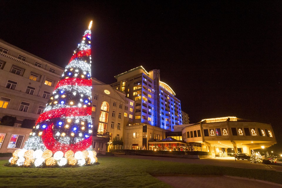De grote kerstboom bij Huis ter Duin in 2015.