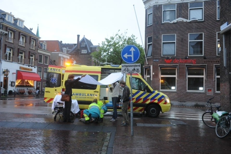 Fietser gewond bij valpartij Leiden. Foto: Toon van der Poel