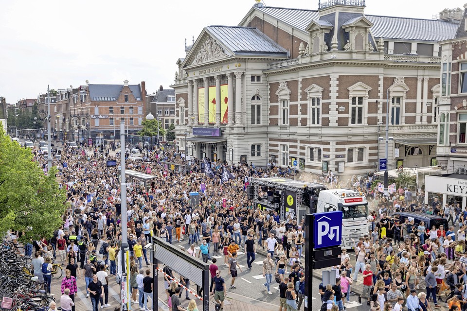 De organisatie van Unmute Us schatte de opkomst in Amsterdam op 21 augustus op zo’n 35.000 demonstranten, veel meer verwacht.