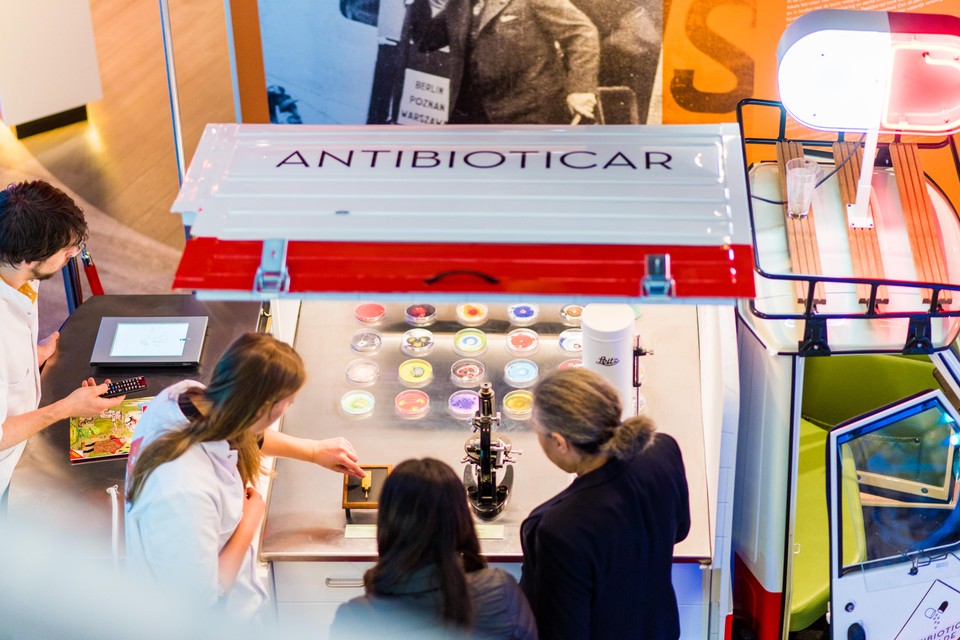 De tentoonstelling ’Antibiotica Brigade’.