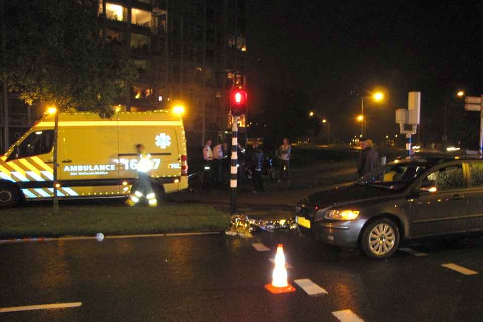 Fietser gewond na ongeval in Leiden. Foto VOLMedia