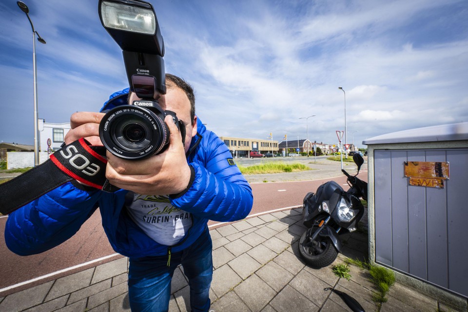 Stephan Bekooij gaat als persfotograaf met zijn scooter op 112 meldingen af.