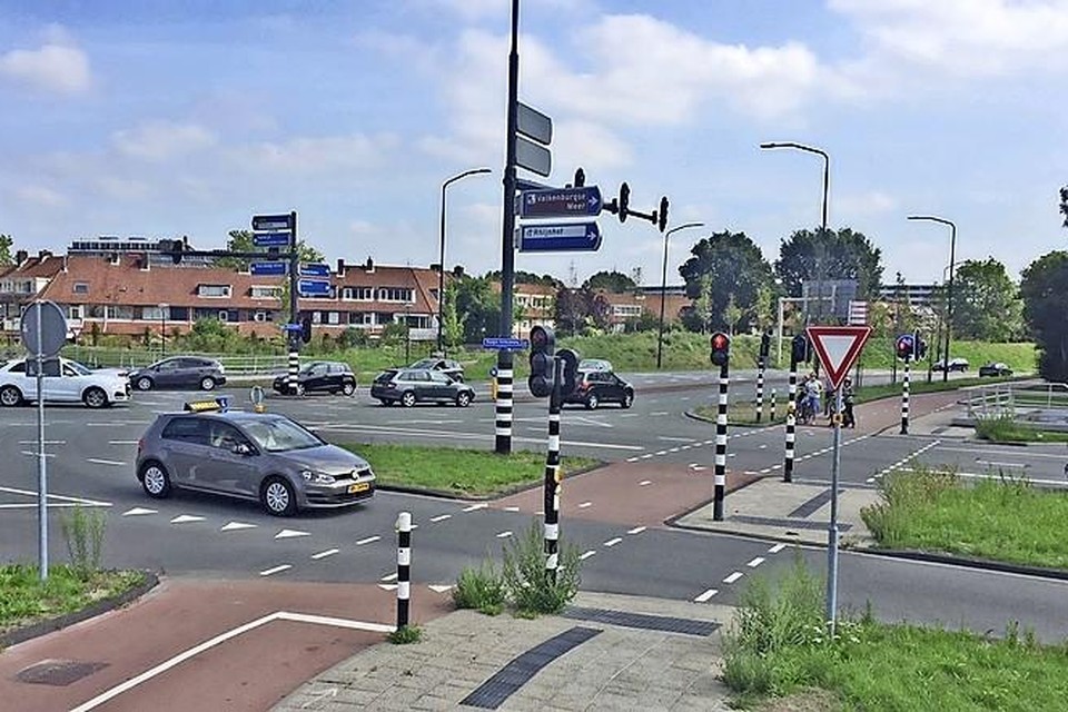 De huizen aan de rand van Bockhorst moeten beter worden afgeschermd van de drukke kruising van Haagse Schouwweg en Dr. Lelylaan.