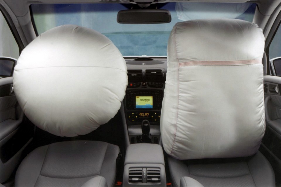 Airbags gestolen uit zeven auto’s