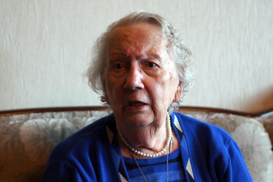 Hermien Jorna-Lub uit Zuid-Scharwoude woonde gedurende de oorlog in Enkhuizen. Ze was veertien toen ze het bombardement meemaakte.