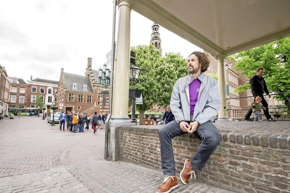 Sportarts Michael van der Werve 













weet precies waar de hardloopschoen wringt voor de deelnemers aan Leiden Marathon.