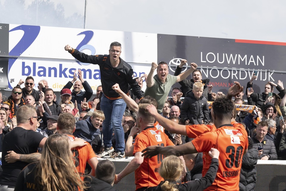 Grote vreugde langs de lijn bij VV Katwijk in april van dit jaar na een doelpunt tegen aartsrivaal Quick Boys.