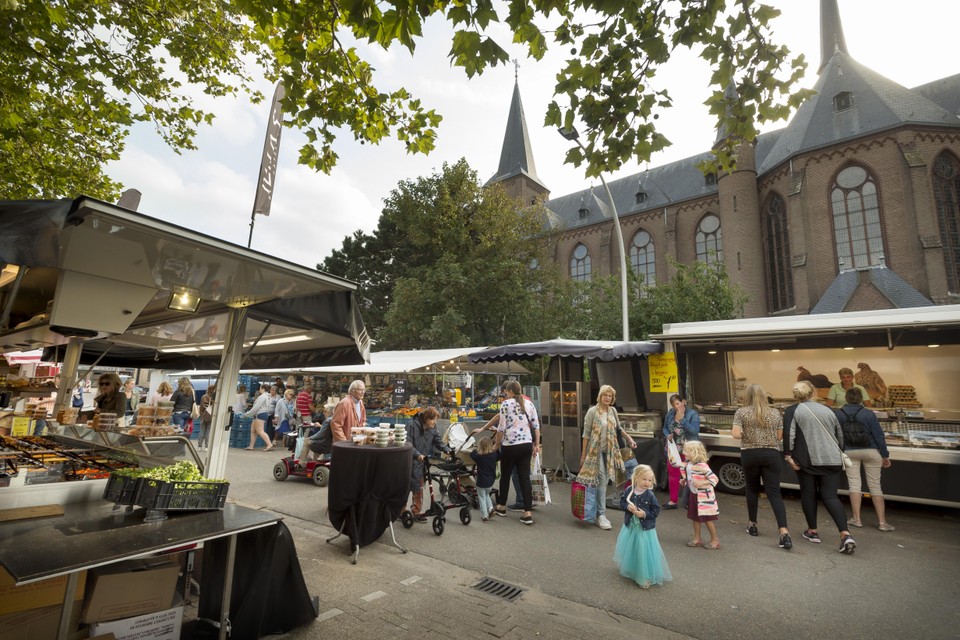 De markt op het Kloosterplein in Noordwijk.