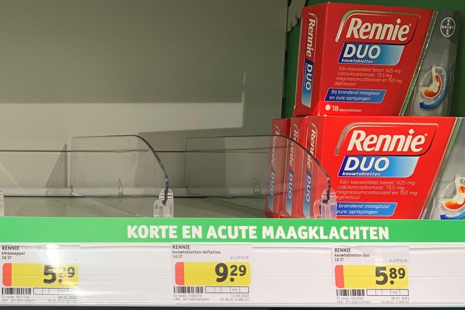 Vrijwel lege Rennieschappen bij de drogist door productieproblemen.