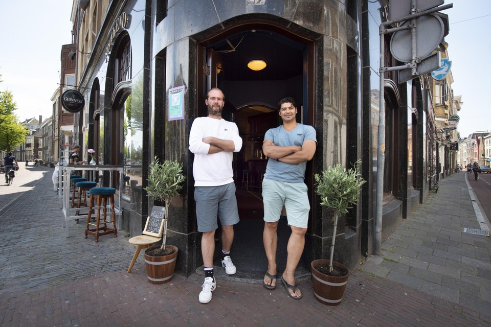 Pieter de Roode (rechts) en Leonard Neuteboom: ,,Het moet geen hippe loungetent worden, maar wel iets meer sophisticated. Een North End 2.0.’’