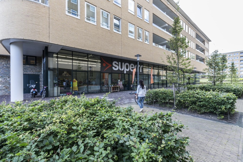 De sociale supermarkt Superrr is onlangs geopend in Poelgeest. Foto Hielco Kuipers