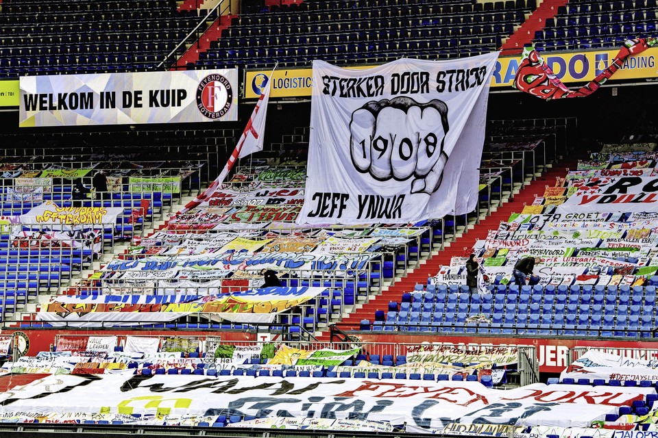 Maandenlang moest Feyenoord thuis voetballen met spandoeken op de tribunes; op zondag 25 april zitten daar weer fans.