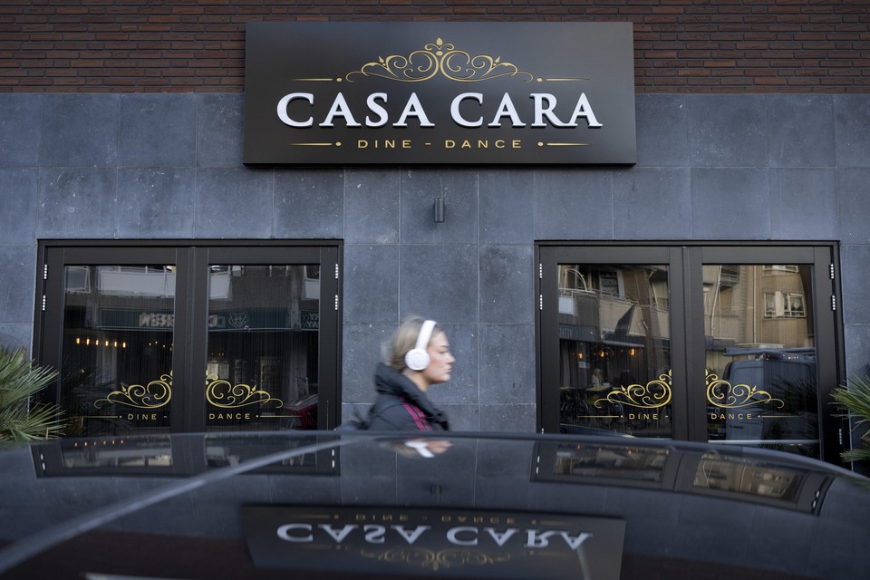 Casa Cara laat alle bezoekers bewust rond 2 uur ’s nachts vertrekken, tot ergernis van burgemeester en politie.
