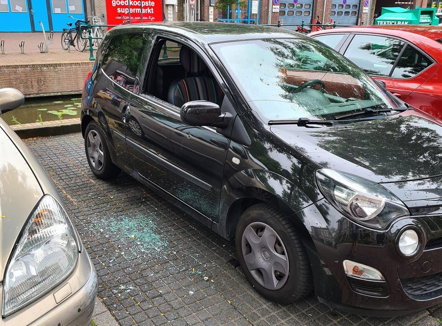 De rechtervoorruit van Zevenbergens auto sneuvelde.