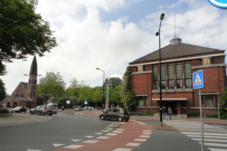 De rotonde bij het raadhuis, staat op nummer 1 van de meest verkeersonveilige plekken van Voorschoten.